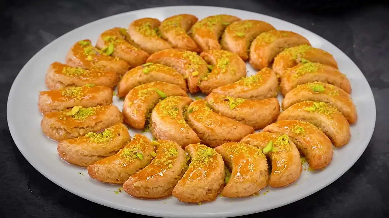 Cevizli Ay Tatlısı Tarifi