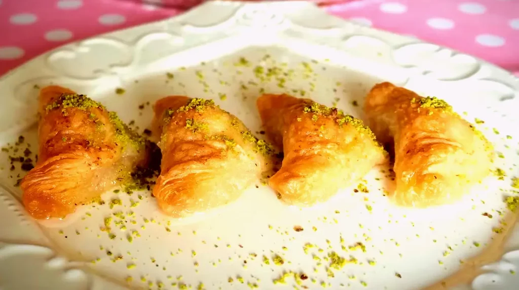 Milföy Hamurundan Şöbiyet Tatlısı Tarifi