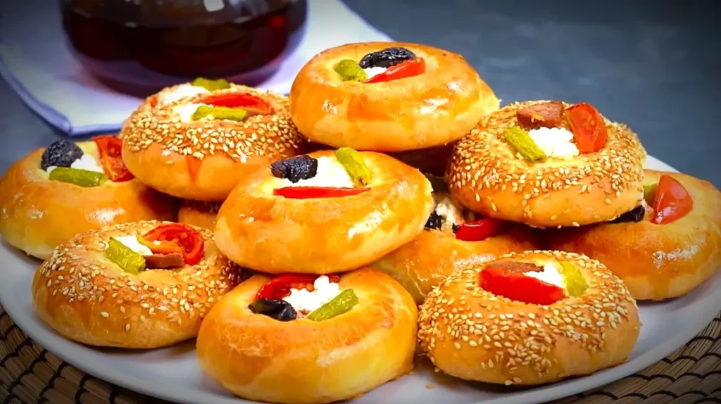 Mayalı Hamurdan Pizza Poğaça Tarifi