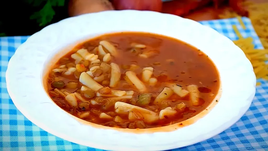 Erişteli Yeşil Mercimek Çorbası Tarifi
