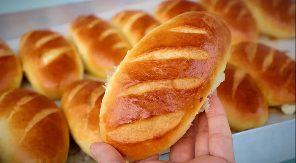 Mayalı Hamurdan Peynirli Poğaça Tarifi