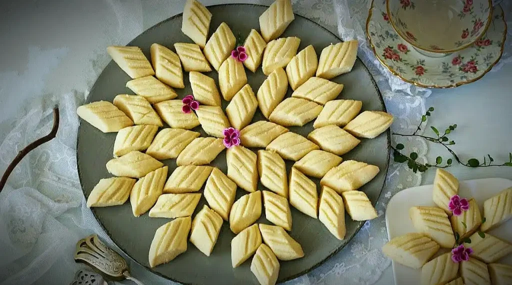 Az Malzemeli Un Kurabiyesi Tarifi