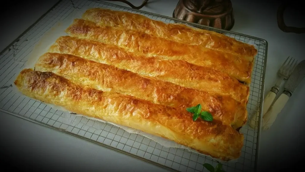 Baklava Yufkasından Peynirli Börek Tarifi
